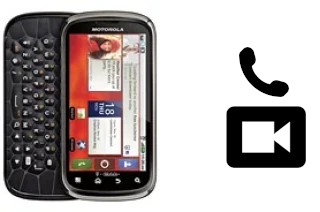 Passez des appels vidéo avec un Motorola Cliq 2