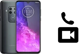 Passez des appels vidéo avec un Motorola One Zoom